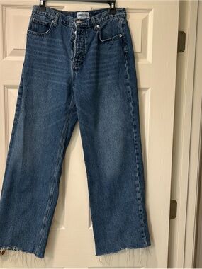 Princess Polly women’s Relaxed Blue Straight Jeans. Size 6